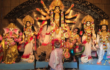 Celebrating Navratri with Splendor: A Tour of Famous Durga Pandals