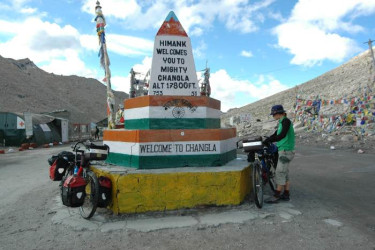 Chang La Pass: A High-Altitude Marvel in the Ladakh Himalayas