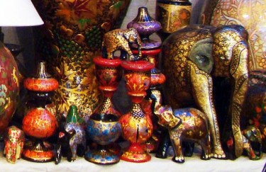 Crafting Memories: Shopping for Handicrafts in Kashmir